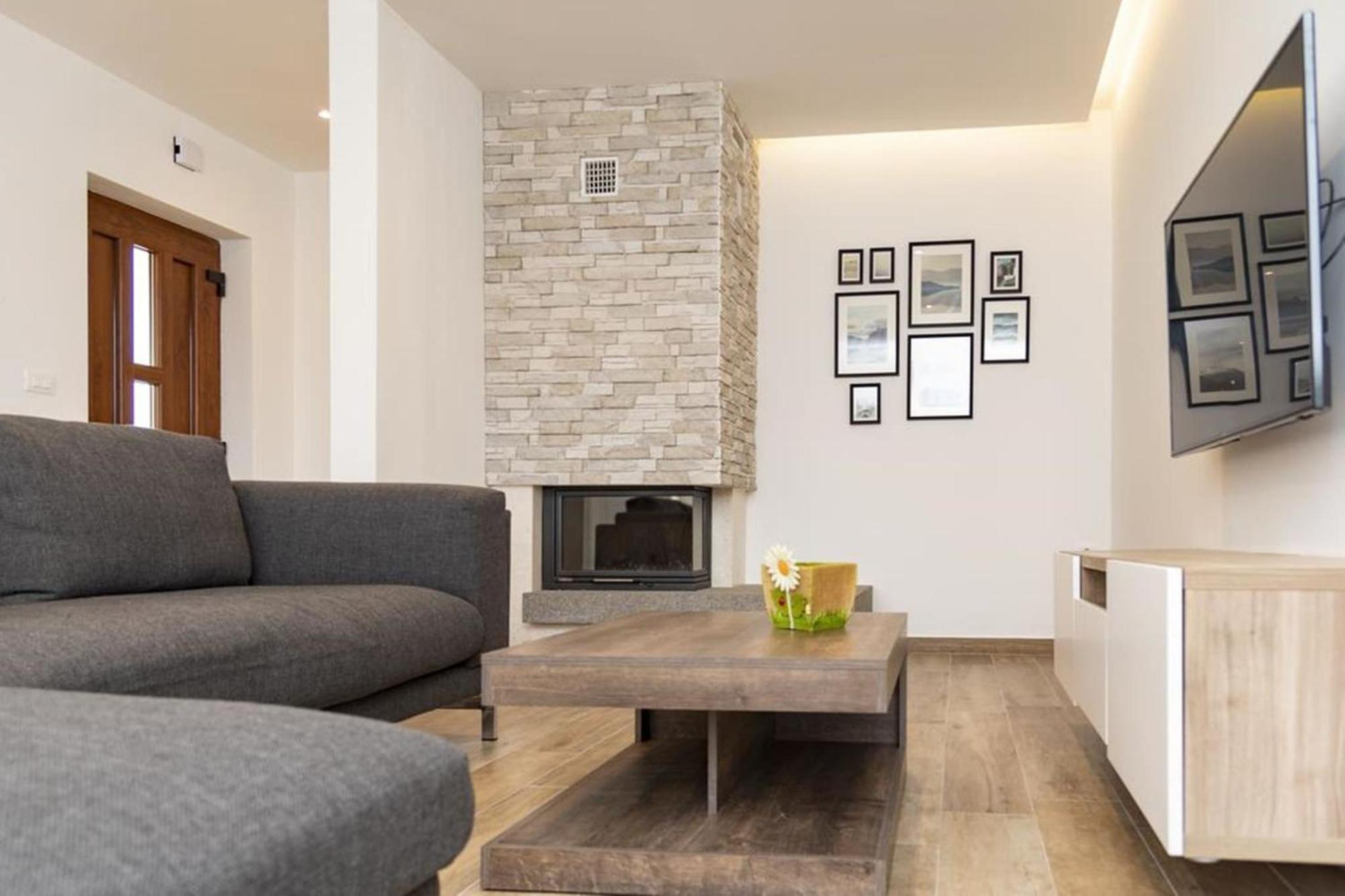 Flower Garden Rhapsody - Modern Family Apartments Near Fažana エクステリア 写真