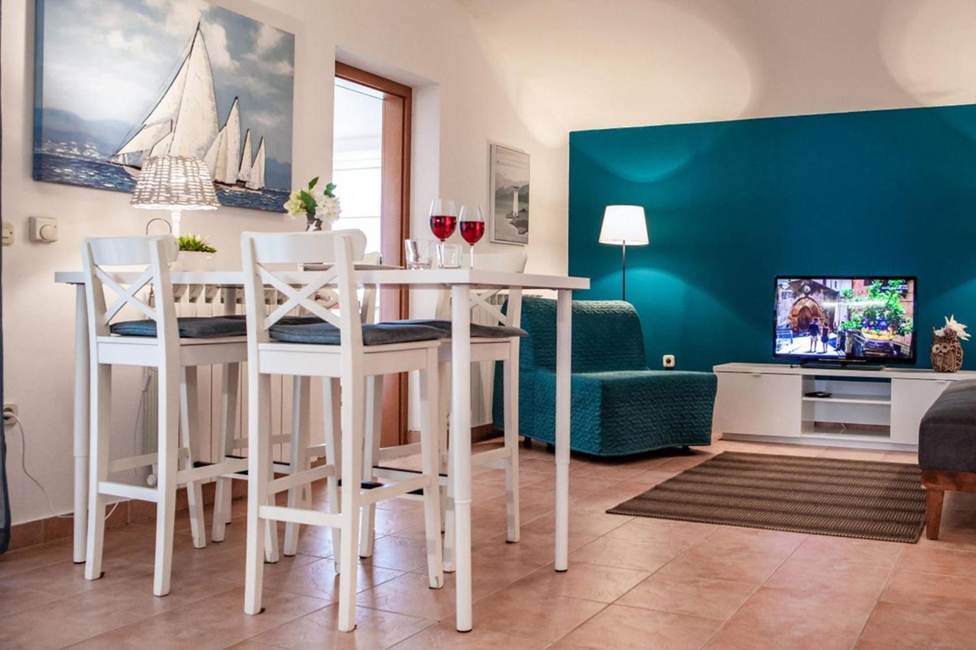 Flower Garden Rhapsody - Modern Family Apartments Near Fažana エクステリア 写真