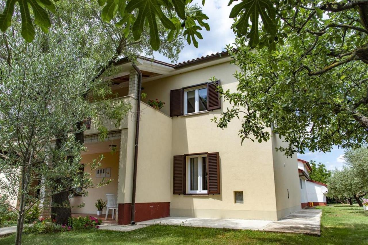 Flower Garden Rhapsody - Modern Family Apartments Near Fažana エクステリア 写真